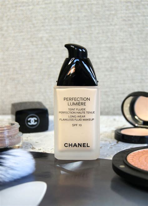 chanel new foundation perfection lumiere reviews